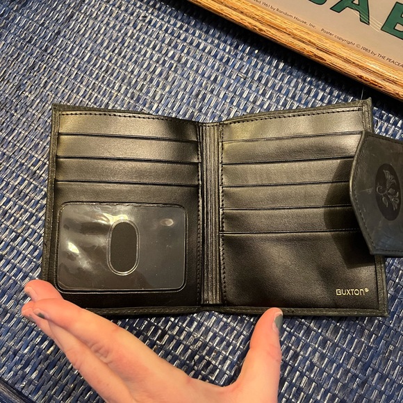 $70 NWOT Buxton Black Leather Wallet - Picture 2 of 5